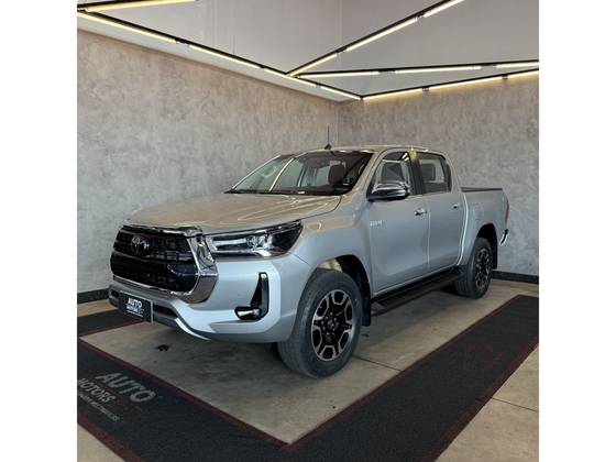 TOYOTA HILUX 2.8 D-4D TURBO DIESEL CD SRX 4X4 AUTOMÁTICO TOYOTA HILUX 2.8 D-4D TURBO DIESEL CD SRX 4X4 AUTOMÁTICO